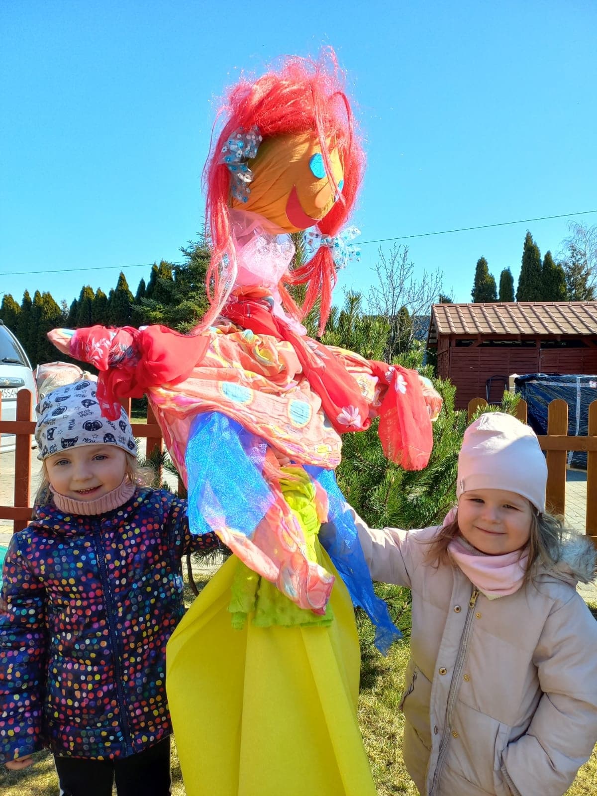 Dzieci podczas zajęć w klubiku